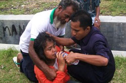 ABG Kesurupan Saat Berpacaran 