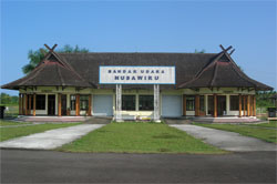 Bandara Nusawiru Kambali Dibuka 