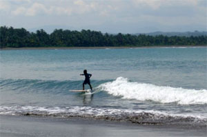 Pantai Batukaras Kian Menggoda