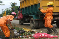 Setiap Hari Bersihkan Sampah Tanpa Pamrih 