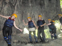 Asyiknya Body Rafting di Green Canyon