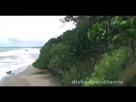 Karang Nini, Eksotisme Pantai Bertebing