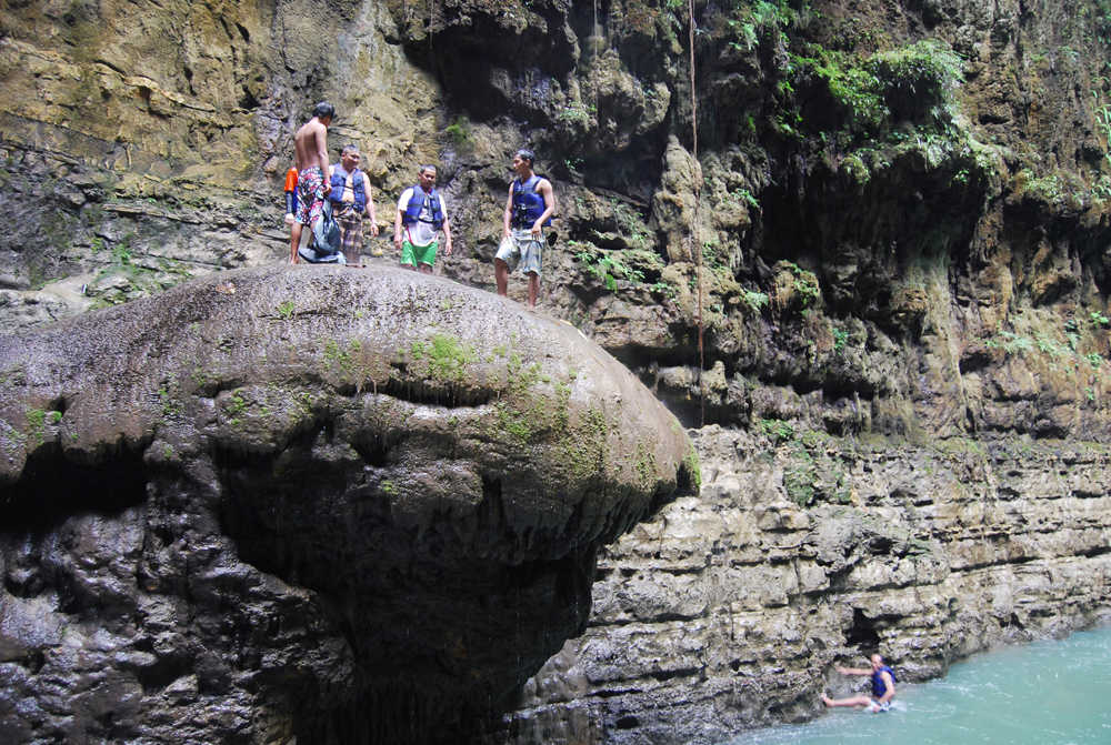 Cukang Taneuh ( Green Canyon) 