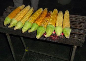 Menikmati Jagung Bakar Pangandaran