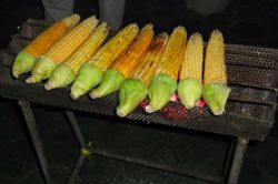 Menikmati Jagung Bakar Pangandaran