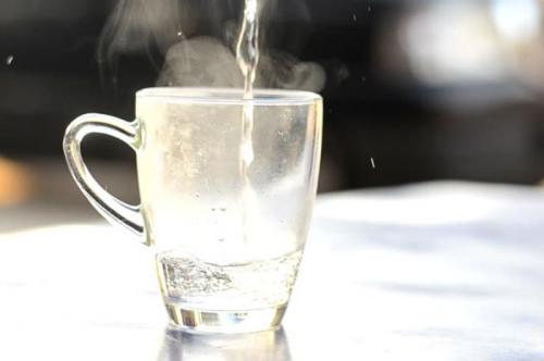 10 Manfaat Minum Air Hangat untuk Kesehatan yang Perlu Diketahui!