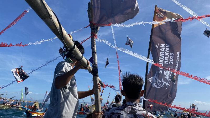 Bentuk Syukur Masyarakat Pesisir Batukaras  dengan Melestarikan Tradisi Hajat Laut