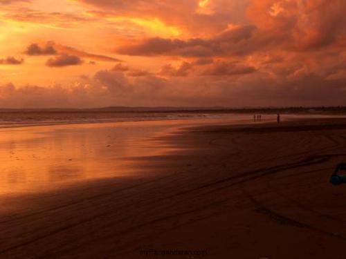 Berkemah Diiringi Deburan Ombak dan Sunset Camping di Kawasan Pantai Pangandaran Sunset