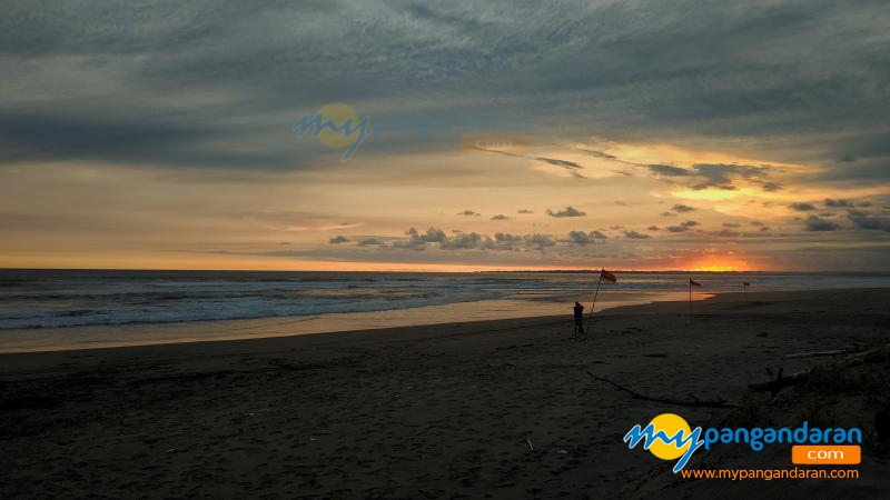 Menikmati Indahnya Panorama Sunset di Kampung Turis