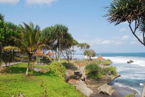 Pantai Batu Hiu Pengandaran: Destinasi Wisata Tersembunyi yang Dikelilingi Legenda