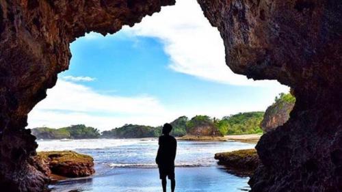 Pantai Madasari: Pesona Laut yang Memikat, Destinasi Wisata Terfavorit di Pangandaran