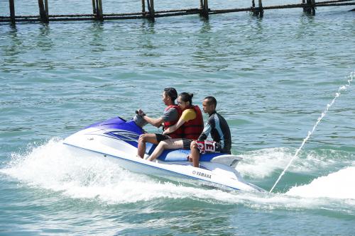 Serunya Uji Nyali Menjajal Jetski di Pantai Pangandaran