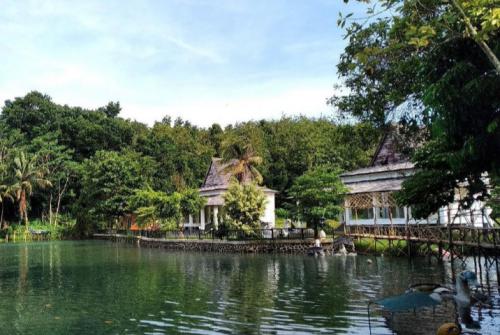 TEMPAT ADEM DIBATU KARAS SITU CISAMPING