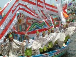 Lomba Perahu Hias (Tradisional & Kreasi)