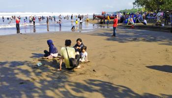 Aktifitas Para Pengunjung dan Pelaku Wisata Pantai Barat Pangandaran