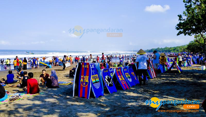 Aktifitas Para Pengunjung dan Pelaku Wisata Pantai Barat Pangandaran