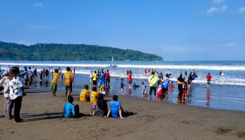 Aktifitas Para Pengunjung dan Pelaku Wisata Pantai Barat Pangandaran