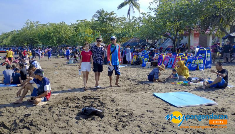 Aktifitas Para Pengunjung dan Pelaku Wisata Pantai Barat Pangandaran