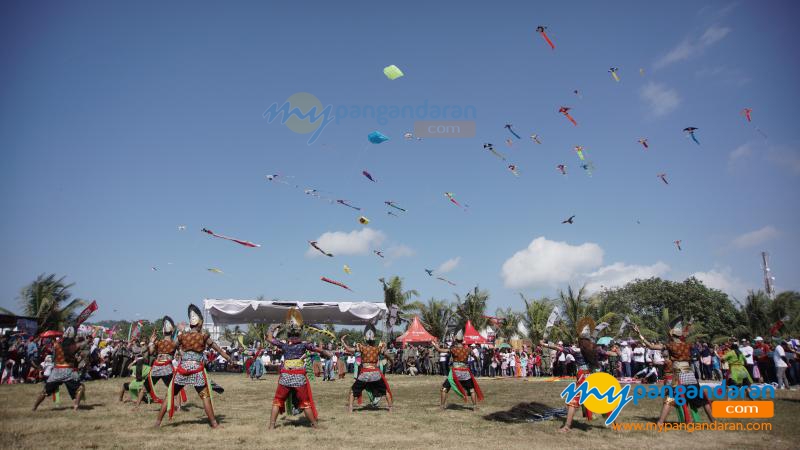 Dokumentasi Foto Kemeriahan Pangandaran International Kite Festival 2019