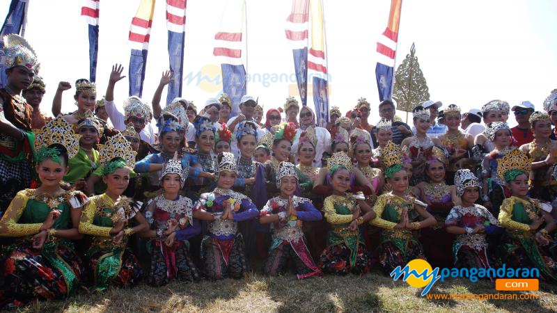 Dokumentasi Foto Kemeriahan Pangandaran International Kite Festival 2019