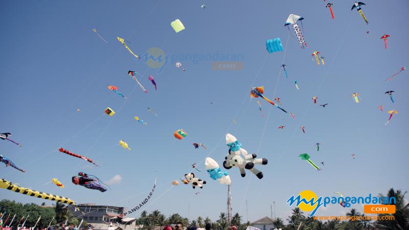 Dokumentasi Foto Kemeriahan Pangandaran International Kite Festival 2019
