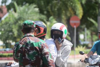 Foto Aktifitas Petugas Gabungan Saat Penutupan Objek Wisata Pantai Pangandaran 