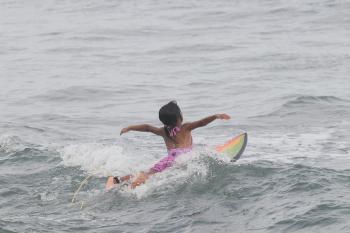 Galeri Serunya Bermain Surfing di Muara Sungai Cikidang 