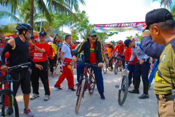 kemeriahan Sepeda Santai HUT PGRI ke-73