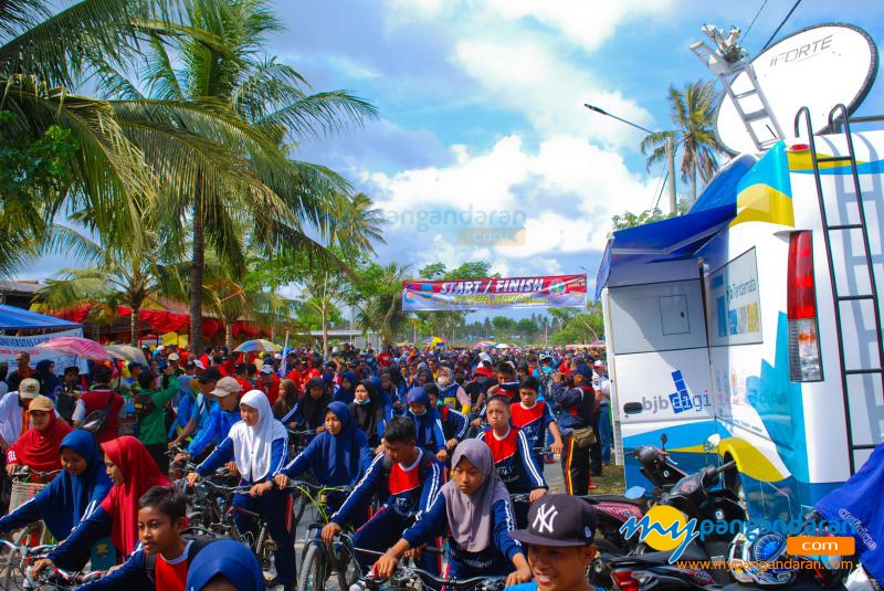 kemeriahan Sepeda Santai HUT PGRI ke-73