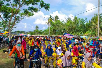 kemeriahan Sepeda Santai HUT PGRI ke-73