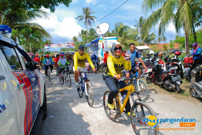 kemeriahan Sepeda Santai HUT PGRI ke-73