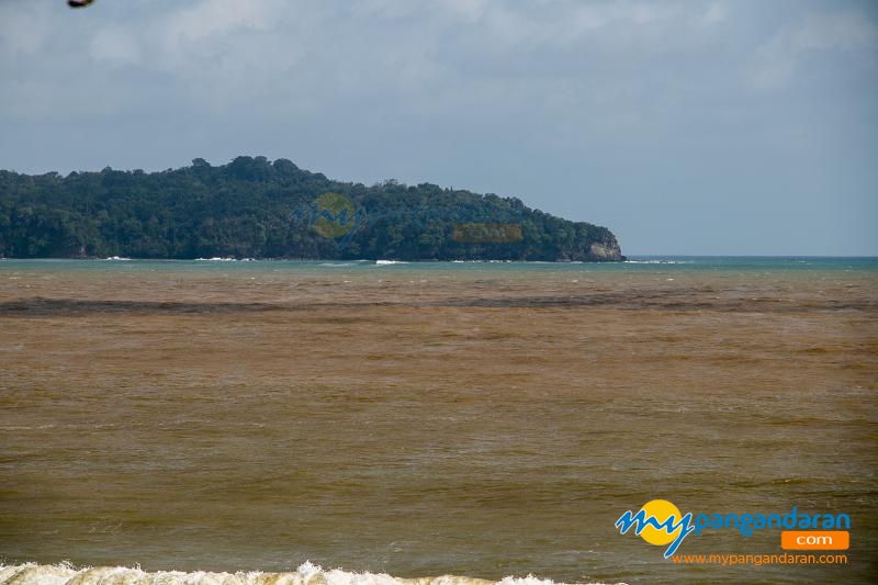 Mengintip Pulau Nusakambangan di Seberang Pantai Karapyak Pangandaran