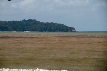 Mengintip Pulau Nusakambangan di Seberang Pantai Karapyak Pangandaran