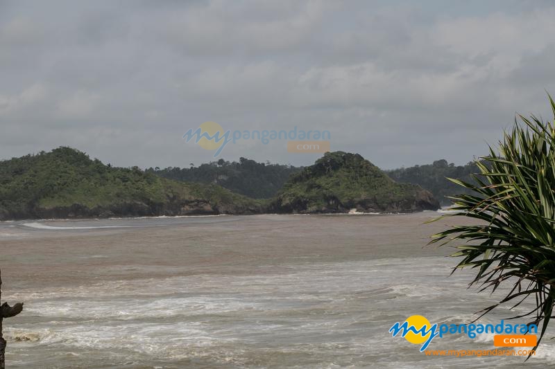 Mengintip Pulau Nusakambangan di Seberang Pantai Karapyak Pangandaran