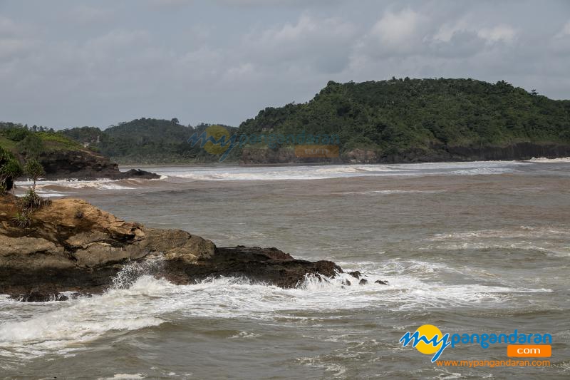 Mengintip Pulau Nusakambangan di Seberang Pantai Karapyak Pangandaran