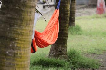 Menikmati Indahnya Pesona Pantai Timur Pangandaran Dengan Ayunan Hammock