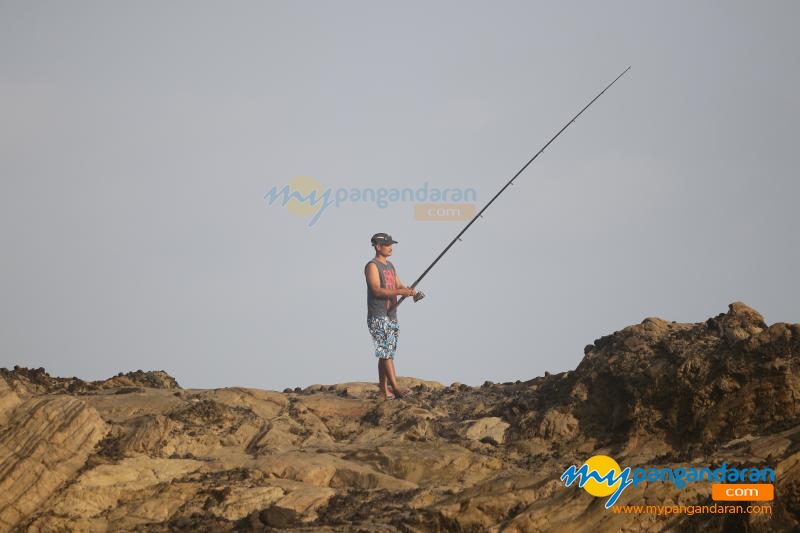 Menikmati Keindahan Sore di Pantai Karang Nini Pangandaran