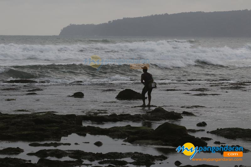 Menikmati Keindahan Sore di Pantai Karang Nini Pangandaran