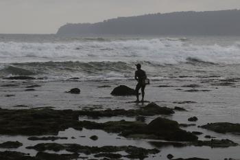 Menikmati Keindahan Sore di Pantai Karang Nini Pangandaran