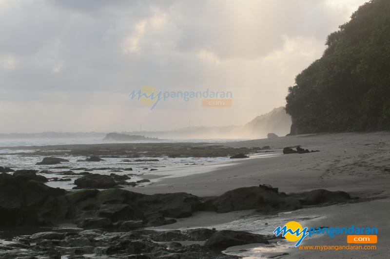 Menikmati Keindahan Sore di Pantai Karang Nini Pangandaran