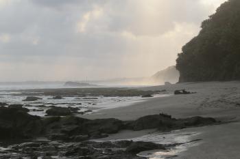 Menikmati Keindahan Sore di Pantai Karang Nini Pangandaran