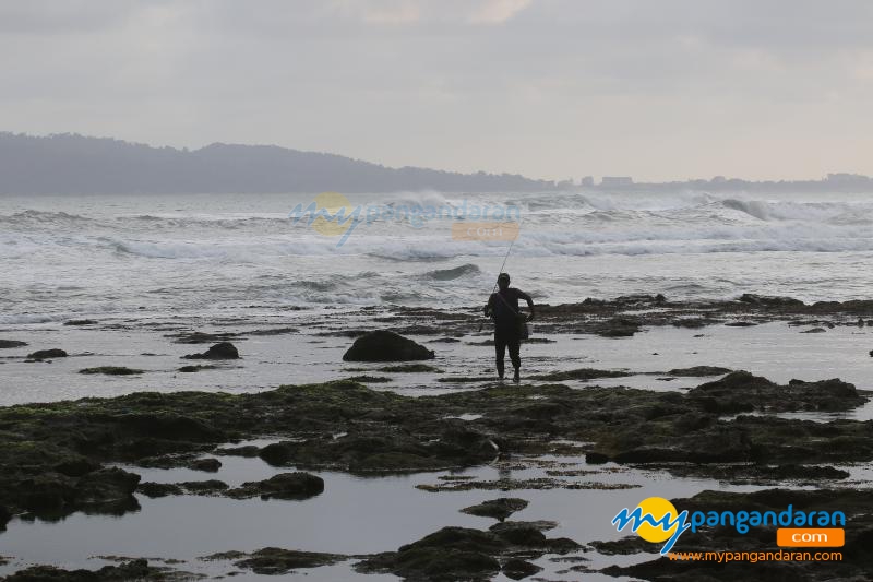 Menikmati Keindahan Sore di Pantai Karang Nini Pangandaran