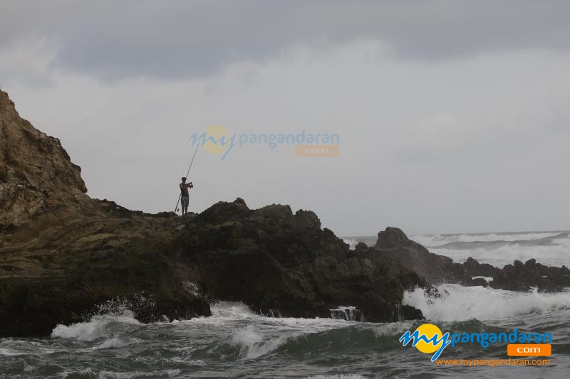 Menikmati Keindahan Sore di Pantai Karang Nini Pangandaran