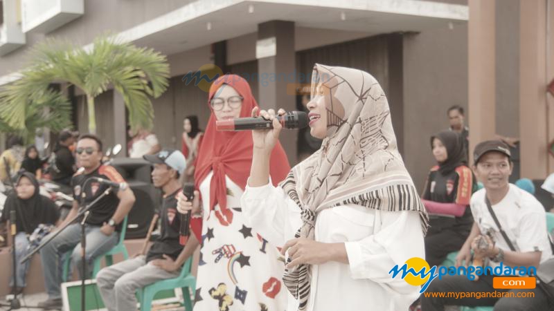 Ngabuburit Sambil Dangdutan di Grand Pangandaran