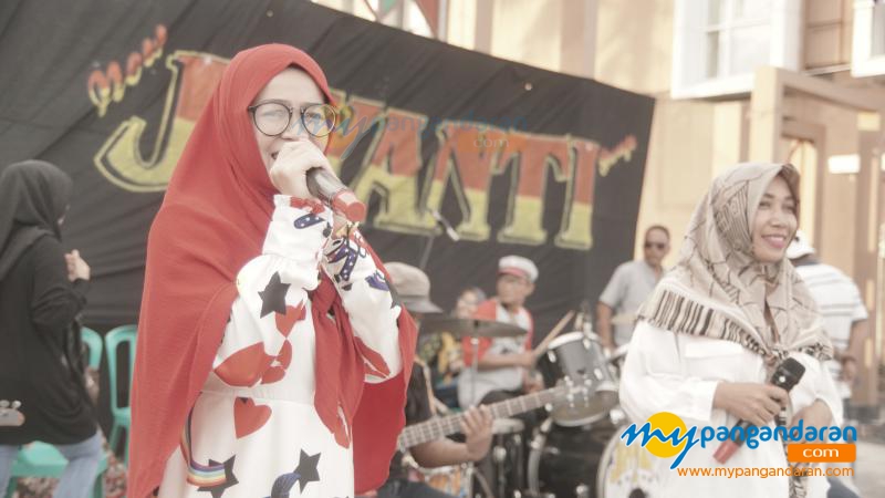 Ngabuburit Sambil Dangdutan di Grand Pangandaran