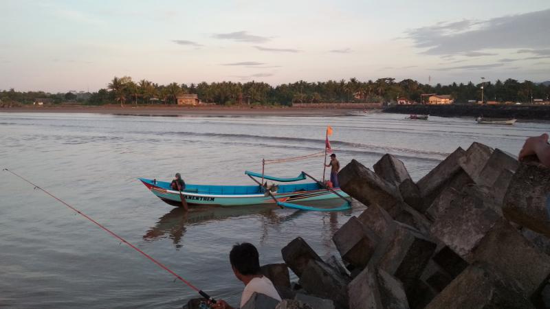 Panorama Sunrise Pelabuhan Cikidang Pangandaran 