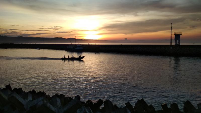 Panorama Sunrise Pelabuhan Cikidang Pangandaran 