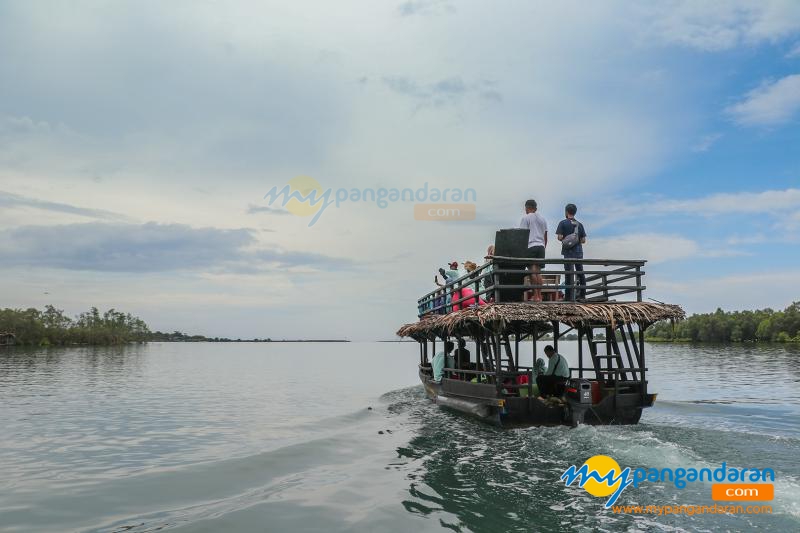 Potret Indahnya Pemandangan Sungai Cijulang