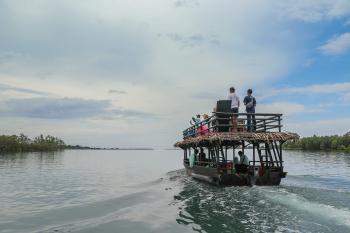 Potret Indahnya Pemandangan Sungai Cijulang