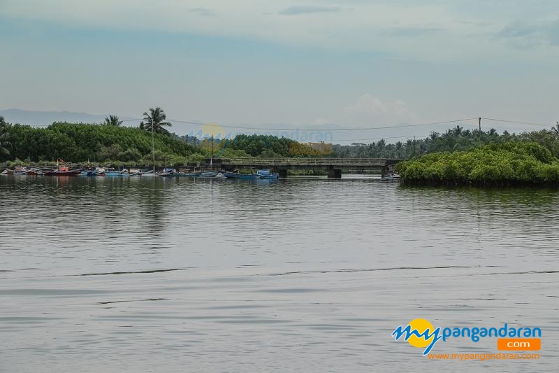 Potret Indahnya Pemandangan Sungai Cijulang